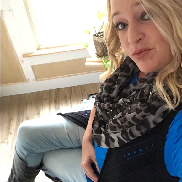 ☕️Meet Your Seller/Buyer☕️ - Picture 2 of 8